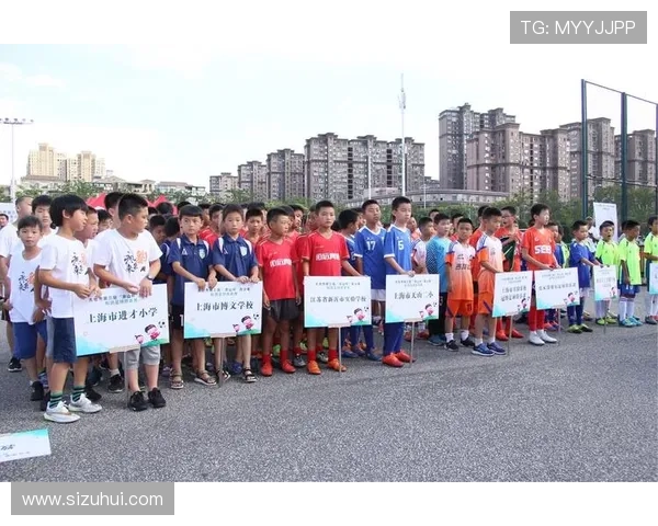 浙江三将助力青少年足球面店打卡